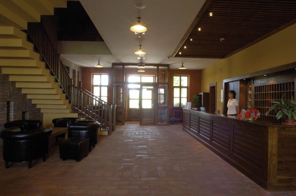 Sarlospuszta Club Hotel Tatárszentgyörgy Buitenkant foto
