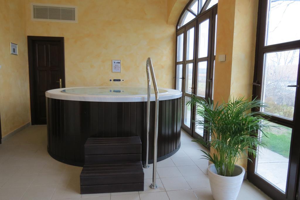 Sarlospuszta Club Hotel Tatárszentgyörgy Buitenkant foto