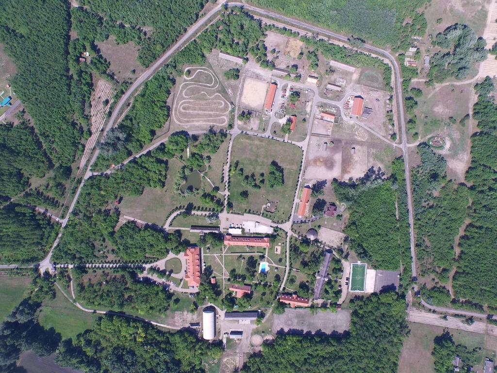 Sarlospuszta Club Hotel Tatárszentgyörgy Buitenkant foto